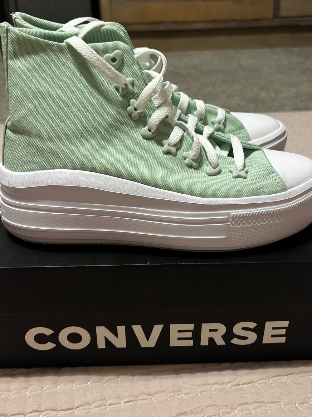 New Women’s 7.5 Converse